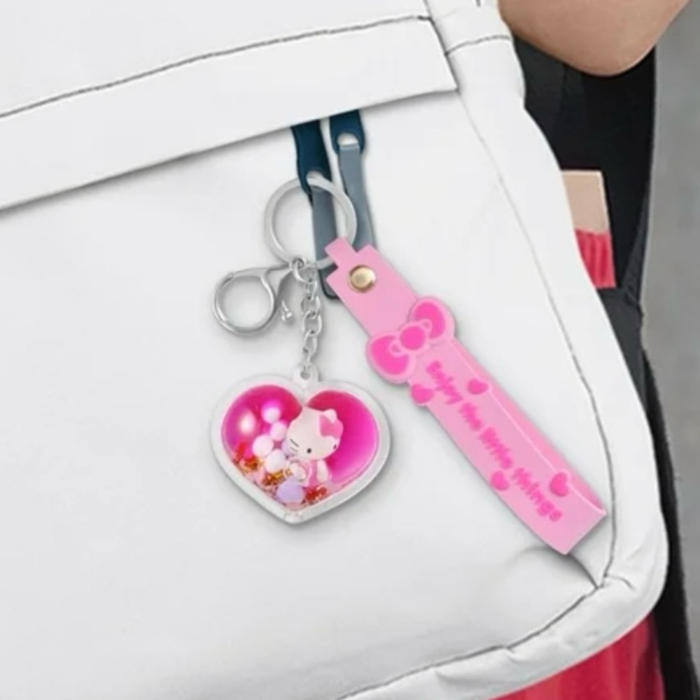 Hello Kitty Heart shape Keychain - Picture 2 of 4
